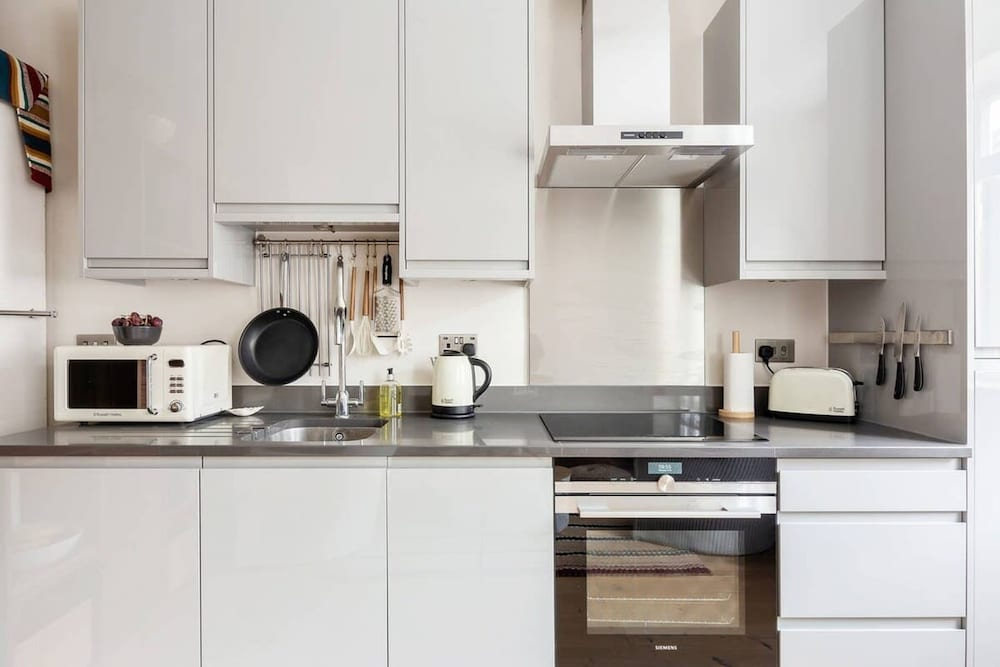 Large Luxury Studio in Heart of Richmond
