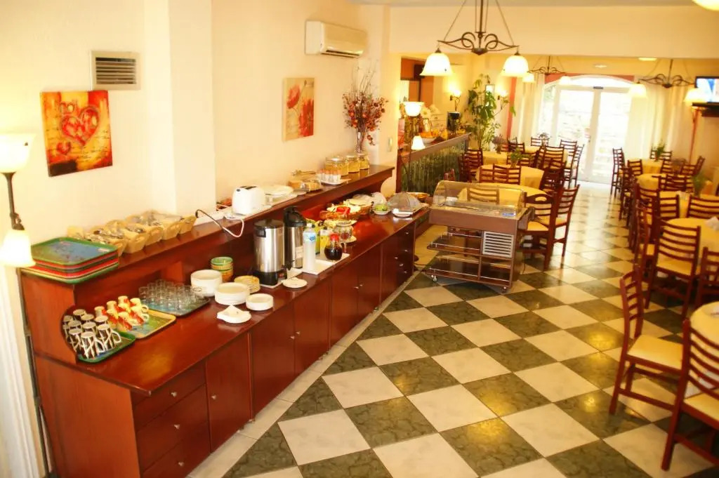 Venardos Hotel