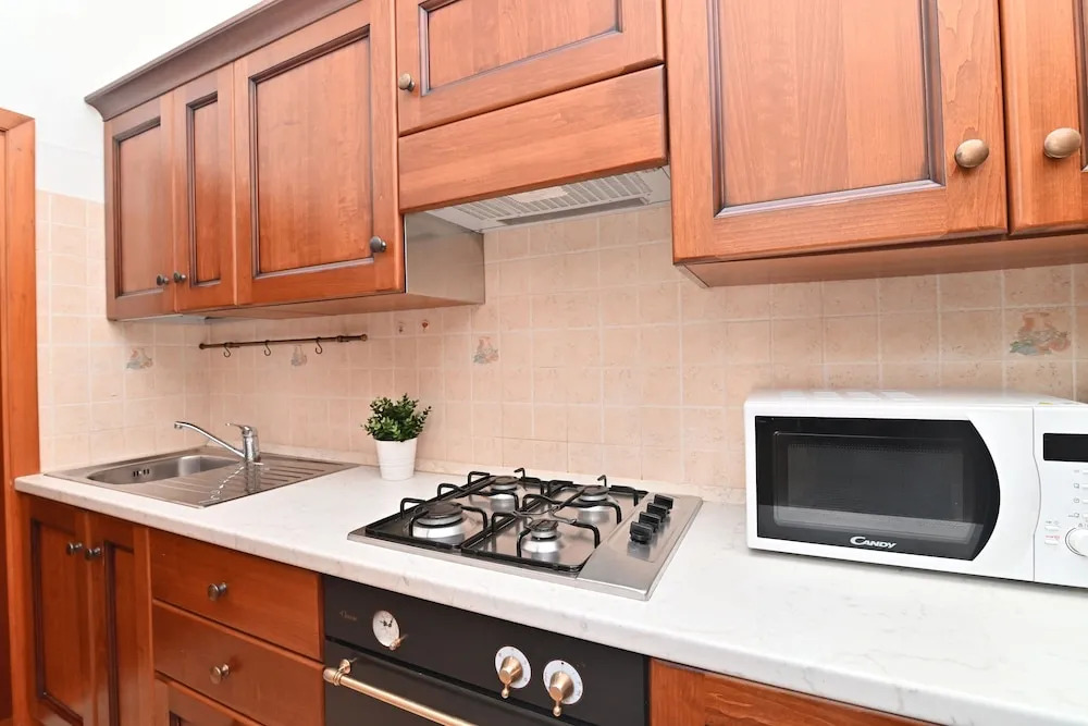 IzzHome Colonial