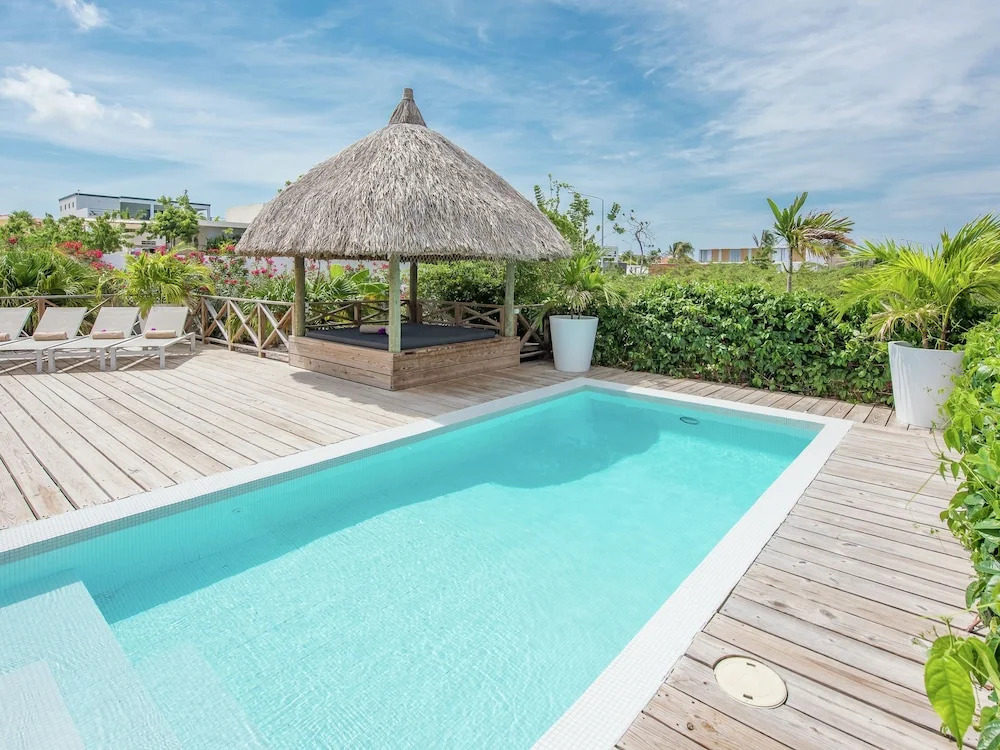 Luxury Detached Villa With Pool in Jan Thiel in Willemstad for six