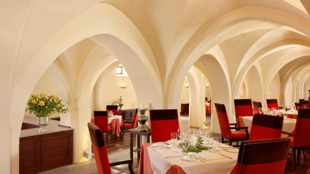 Convento do Espinheiro, Historic Hotel & Spa