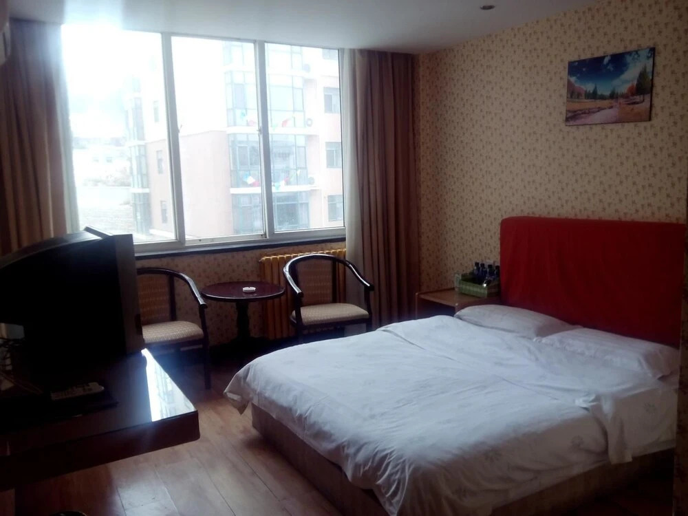 Huanghelou Business Hotel