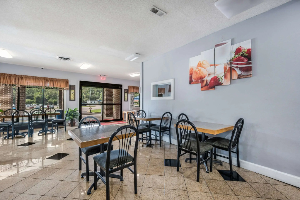 Econo Lodge Inn & Suites Huntsville University Area