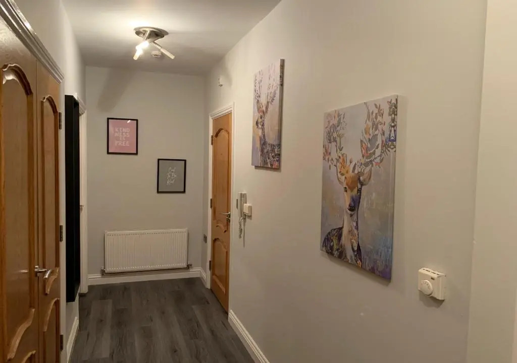 Beautifully refurbished 2 bedroom self-contained apartment with secure parking
