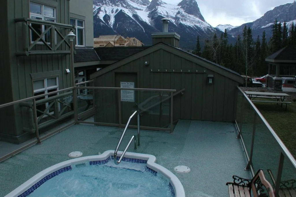 Windtower Lodge - Canmore