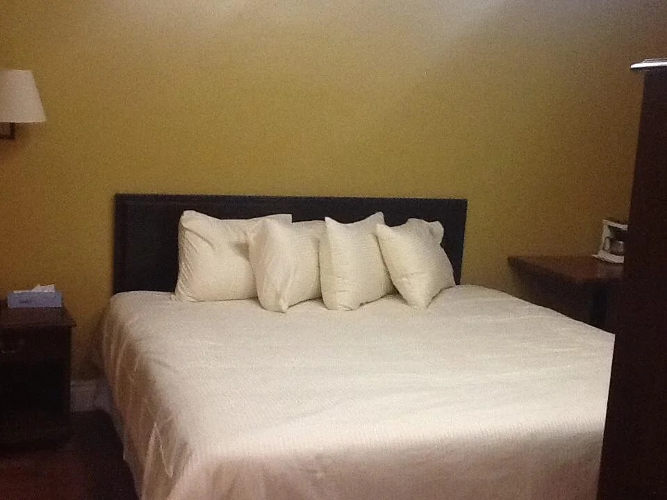 Knights Inn Oshawa