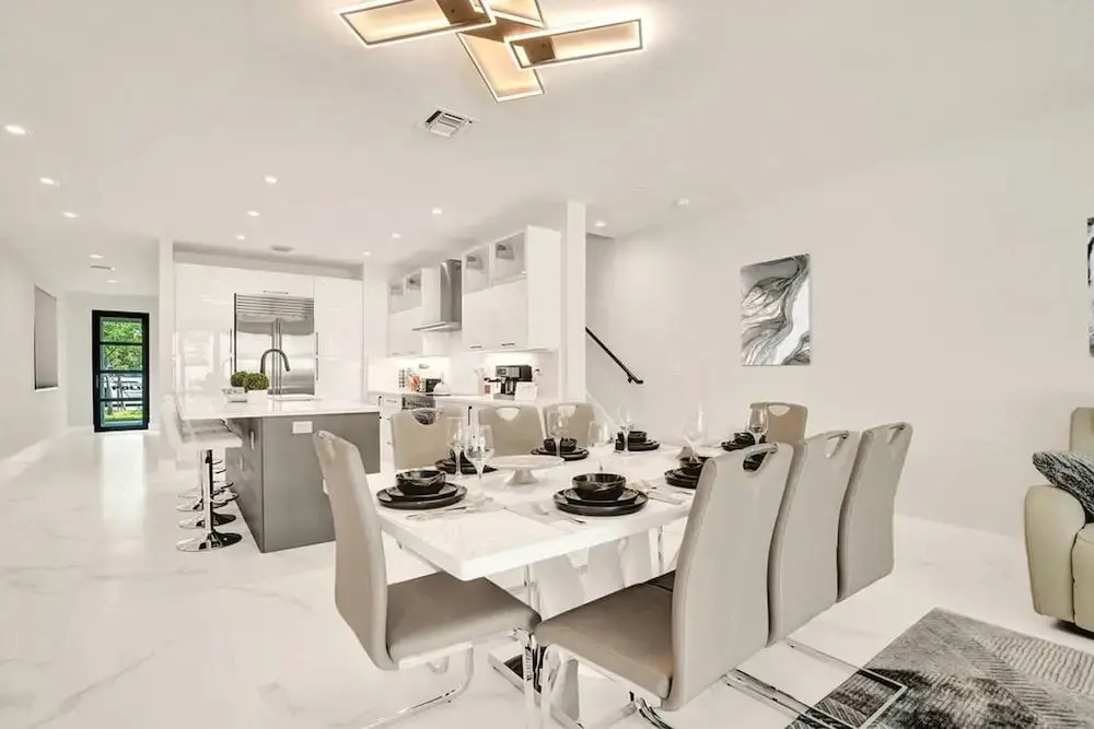 4BR w htd Pool Walk to Las Olas 5mins to Beach