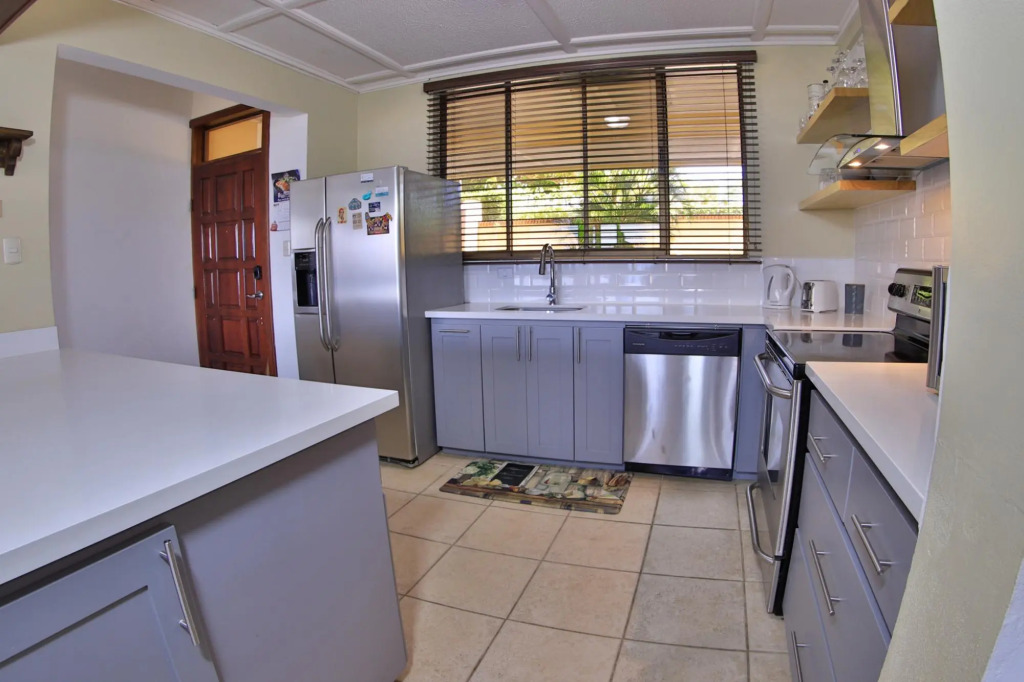 5mins to Marina-oceanview-full Kitchen-pool-ac-gym Presidential Suites 4