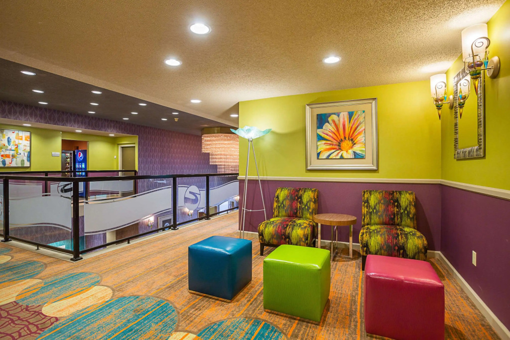 Clarion Inn & Suites Evansville Eastland Area