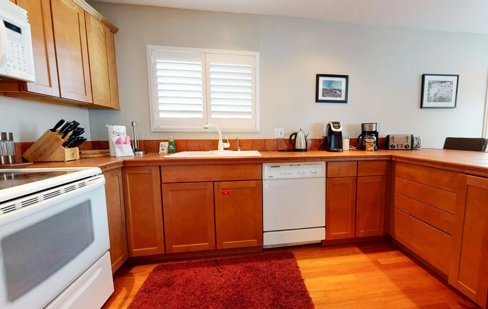 Sierra Manors 8 Pet-Friendly, Short Walk to the Shuttle, Spacious, Centrally Located by RedAwning