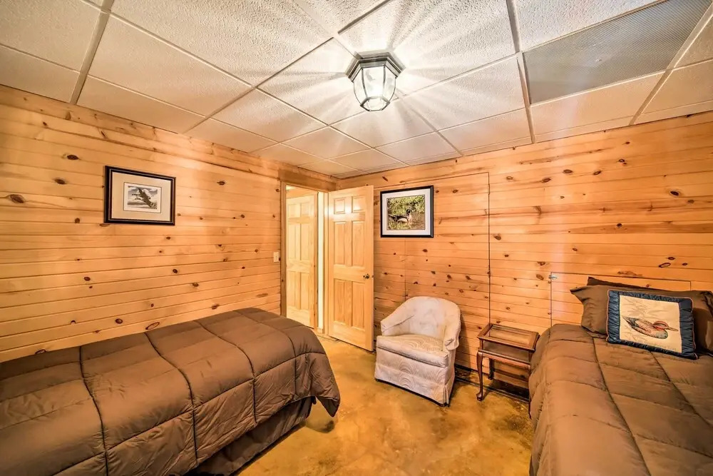 Rustic Keosauqua Gem: Fire Pit & Lake Sugema Views