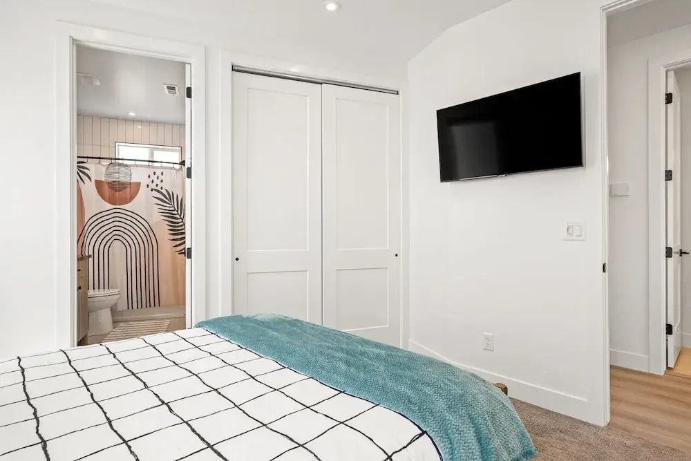 Sunstone 6 Bedroom Home