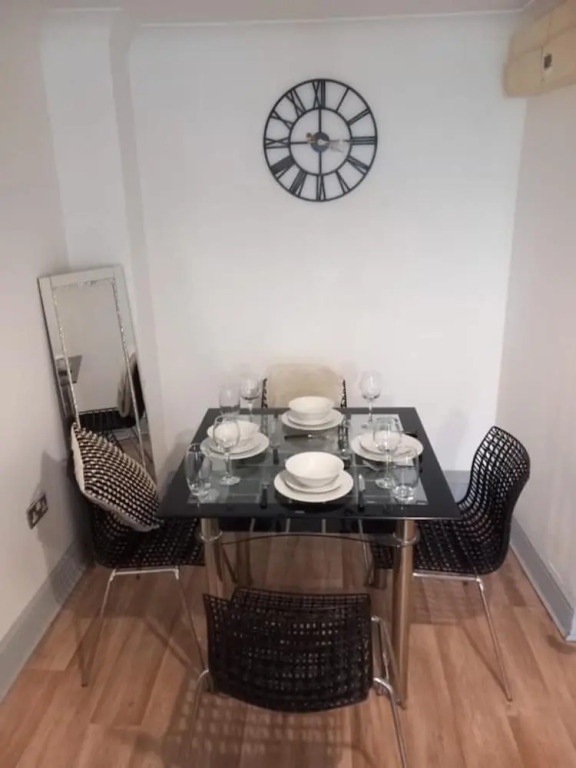 Balcony one Bedroom Broad Street ap