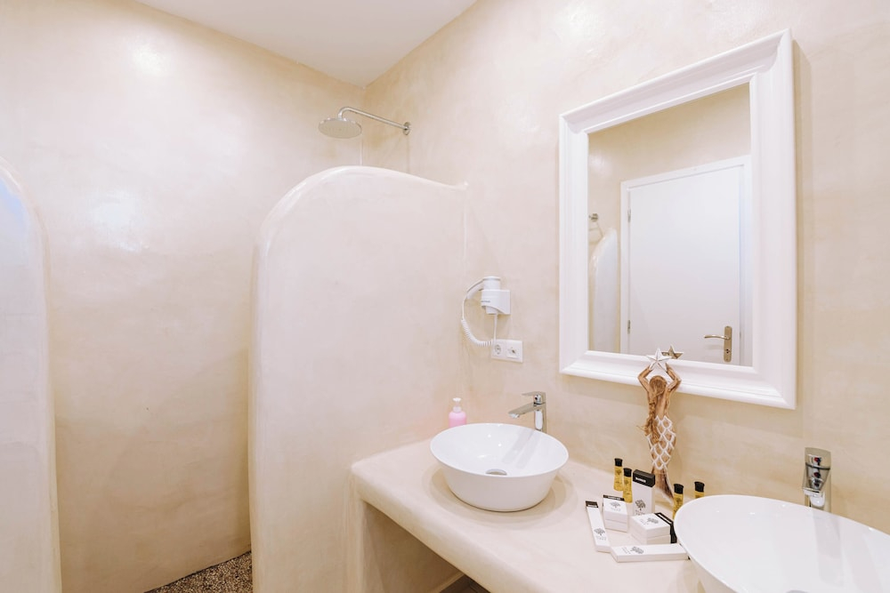 HOTIDAY Room Collection - Naxos