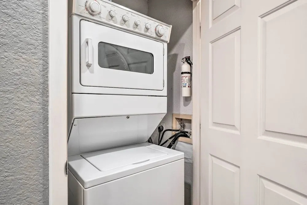 Family-friendly Condo ~ 3 Mi to Branson Landing