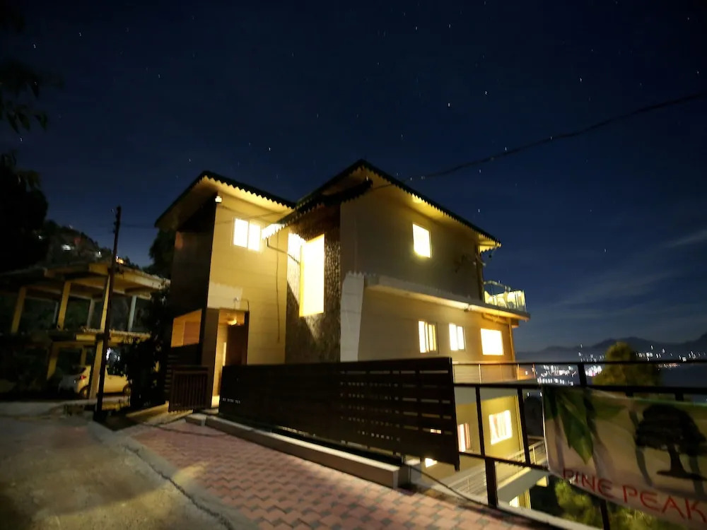 OYO 12324 Home Luxury 2BHK Kasauli