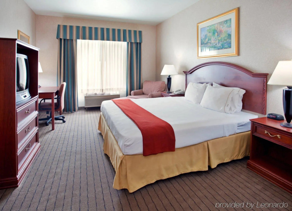 Holiday Inn Express Independence - Kansas City by IHG