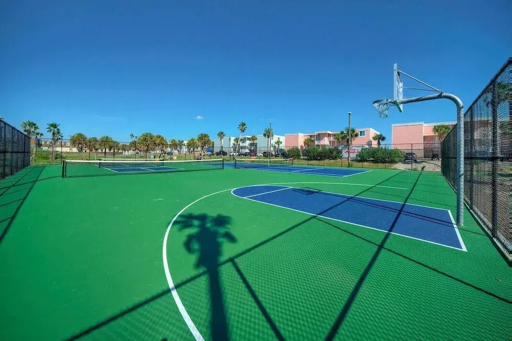 Oceanfront Condo w/ Private Balcony Pool + Tennis Bubbly Blew by Avantstay