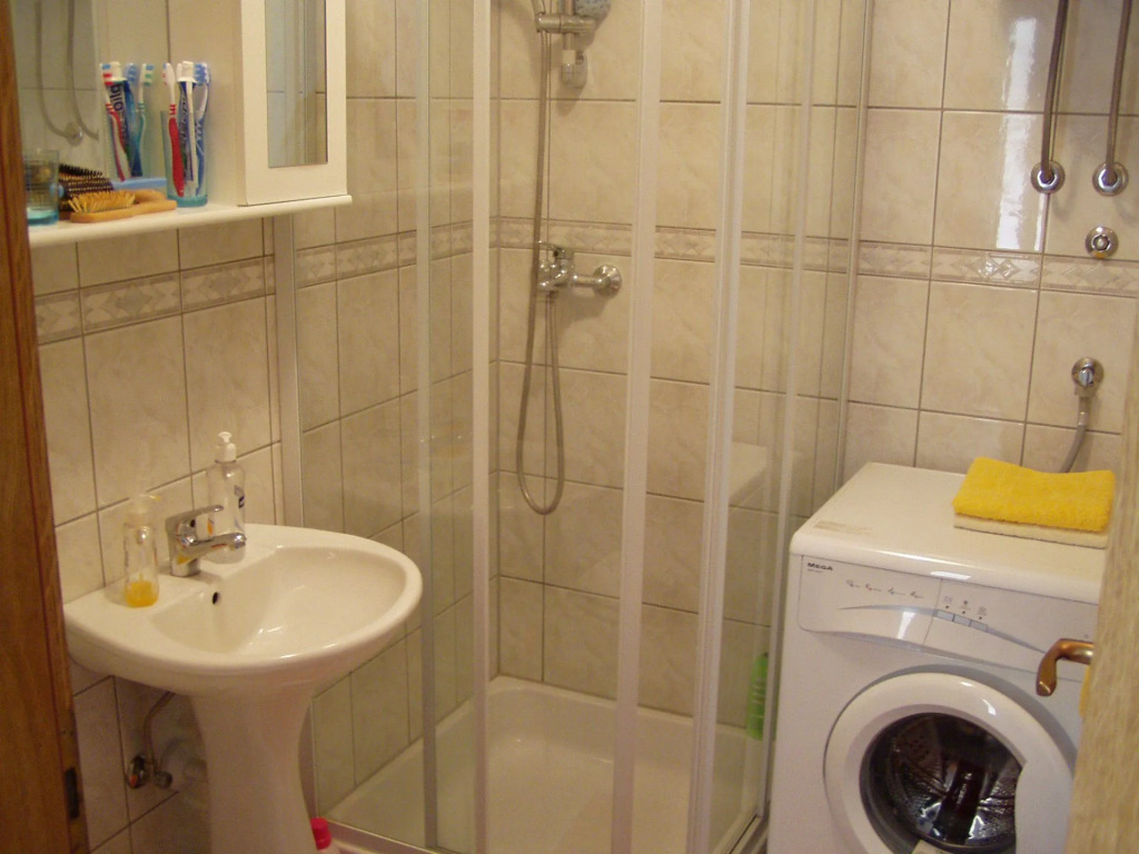 Apartment Lado - free parking: A1 Supetar, Island Brac