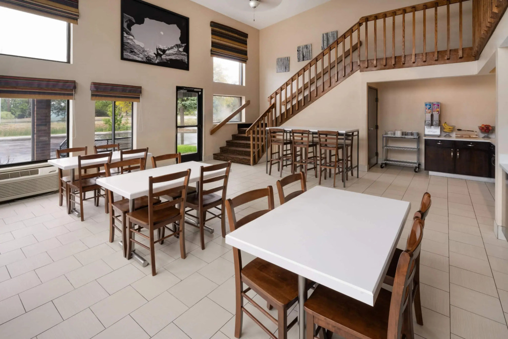 Super 8 by Wyndham Longmont/Twin Peaks