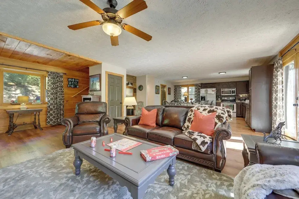 Pet-friendly Gatlinburg Retreat w/ Community Perks