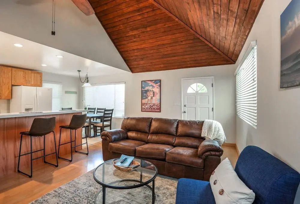 Beachy 3br - 1 Block To Ocean, Near Abbott Kinney 3 Bedroom Home