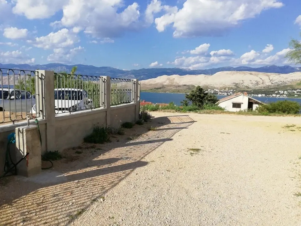 Sarin - Free Parking and Flat Internet - A1