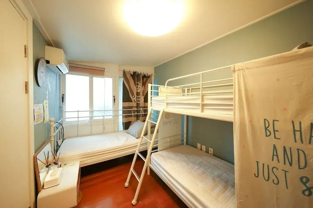 The Wind Blows Guesthouse - Hostel, Caters to Women
