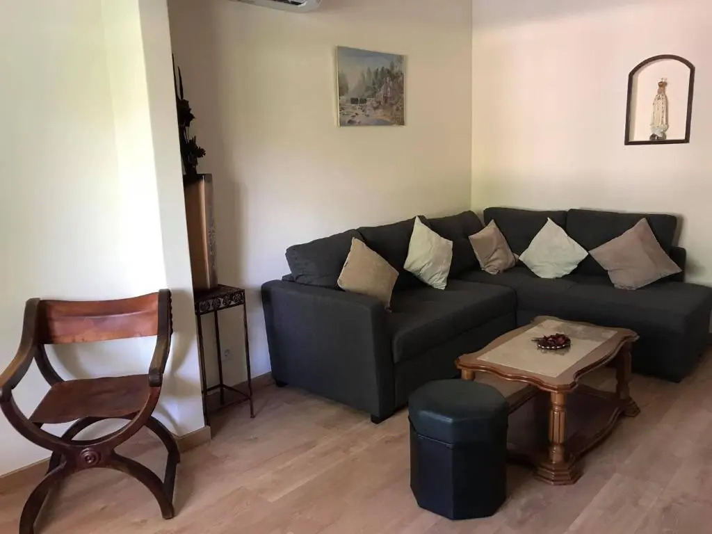 Villa Maria Alvor - Luxury townhouse in the centre of Alvor with 2 independent three bedroom apartments on the ground and first floor