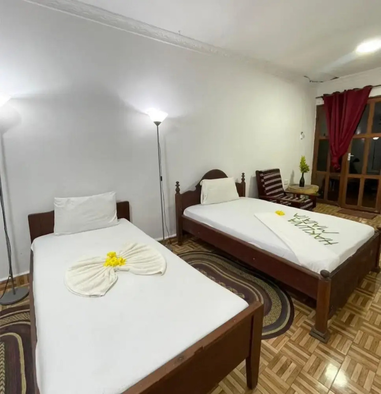 zanzllywood hotel and apartments