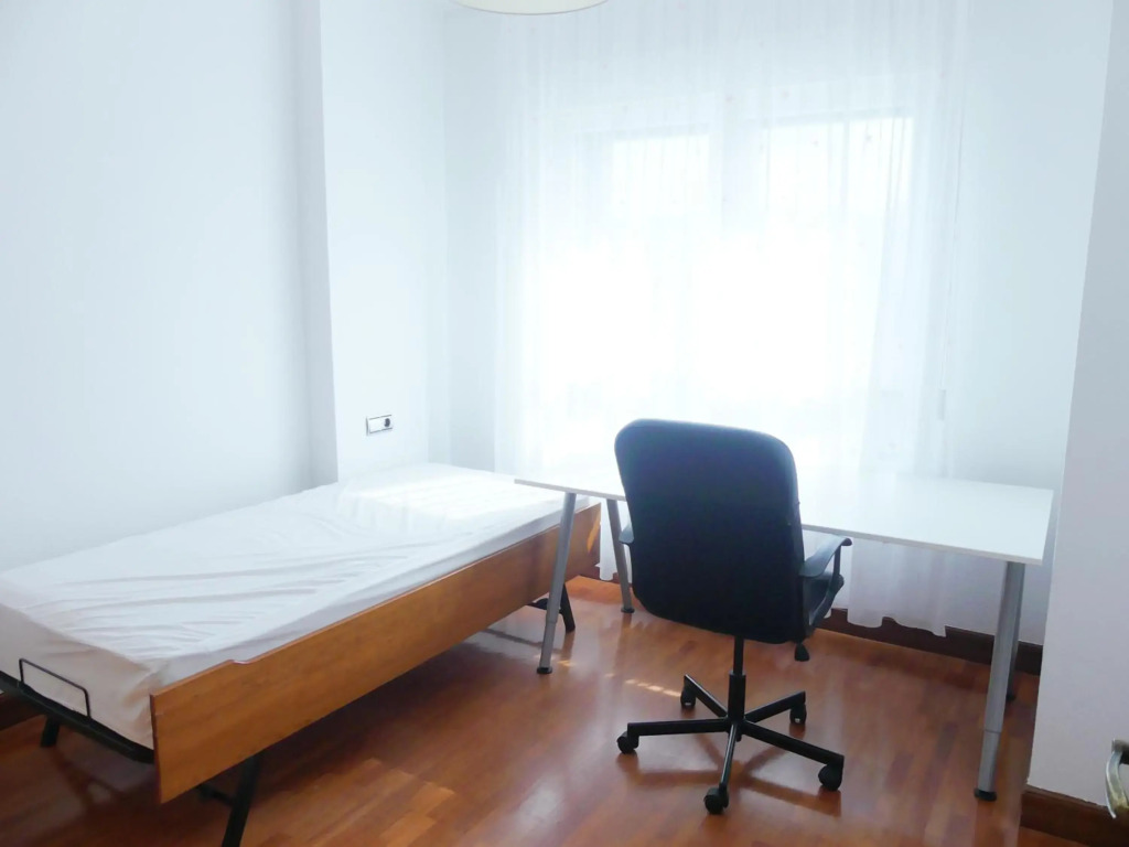 Apartamento luminoso, funcional y amplio en zona hospitalaria
