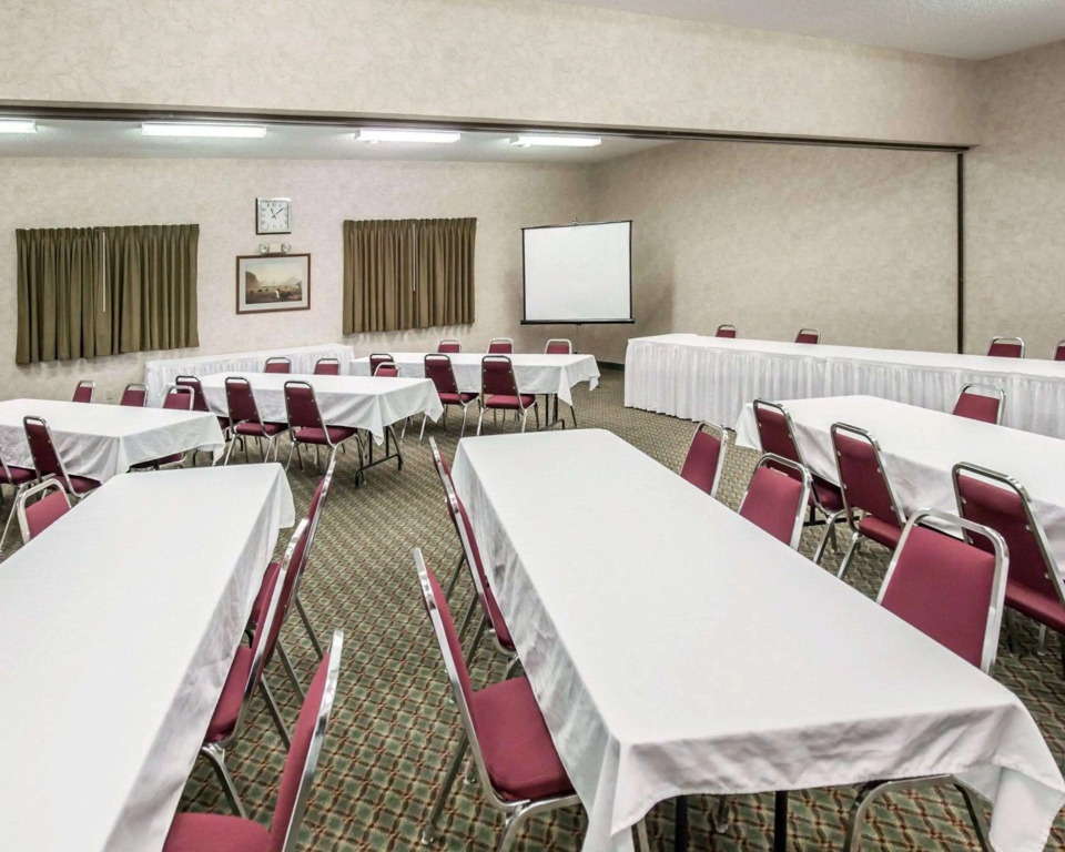 Comfort Inn & Suites Riverview near Davenport and I-80