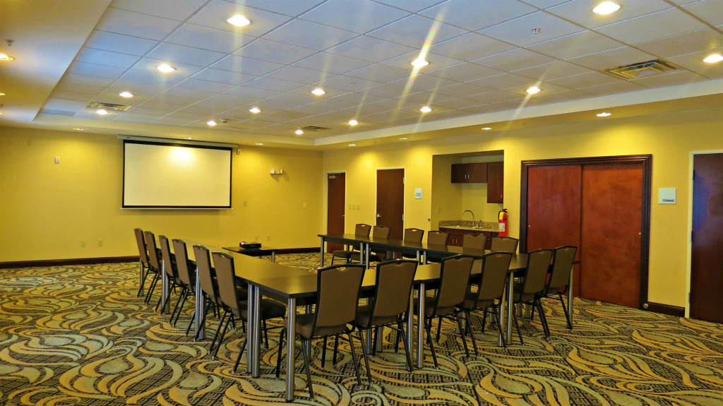 Holiday Inn Express & Suites Cross Lanes by IHG