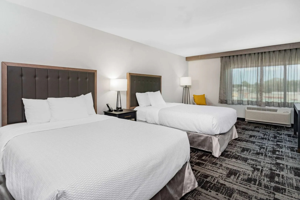 LaQuinta Suites by Wyndham South Bend Notre Dame Area