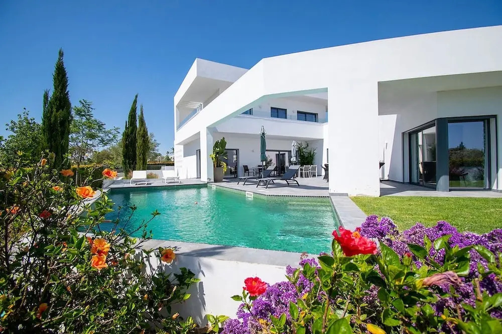 Casa Blanca Magnificent 4 Bedroom Villa With MOD
