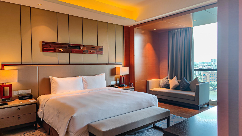 HUALUXE Hotels & Resorts Yangjiang City Center by IHG