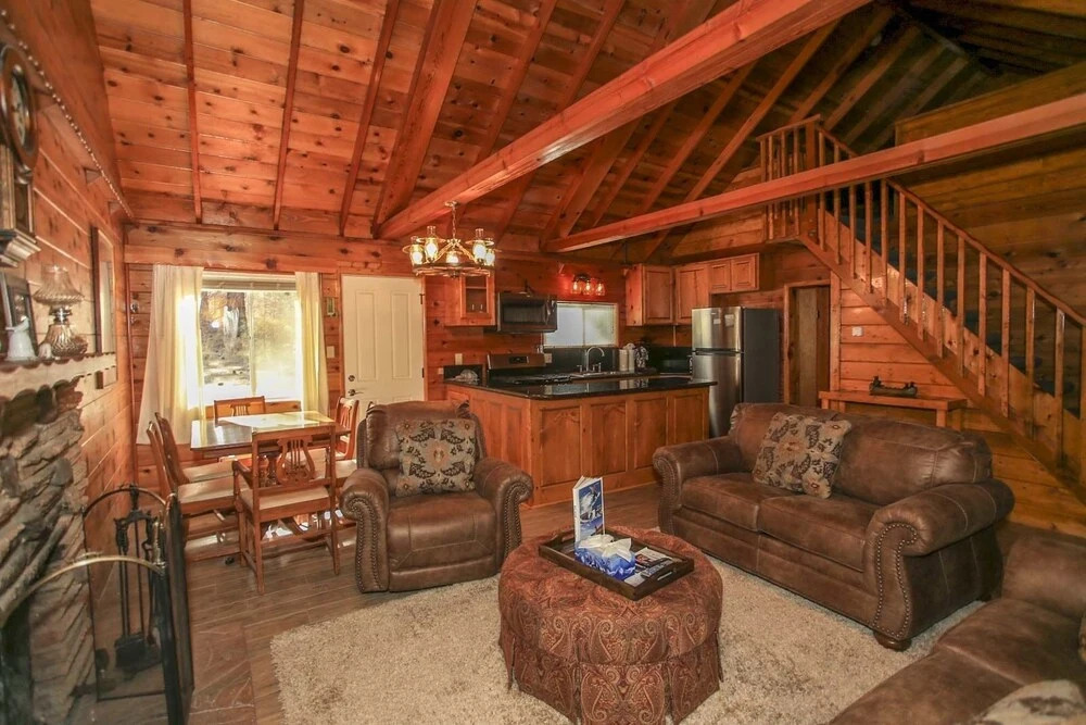 Ohana Lodge - Cozy Newly Remodeled one Bedroom Plus Loft, Cozy Fireplace. Walk to Shuttle! 1 Home