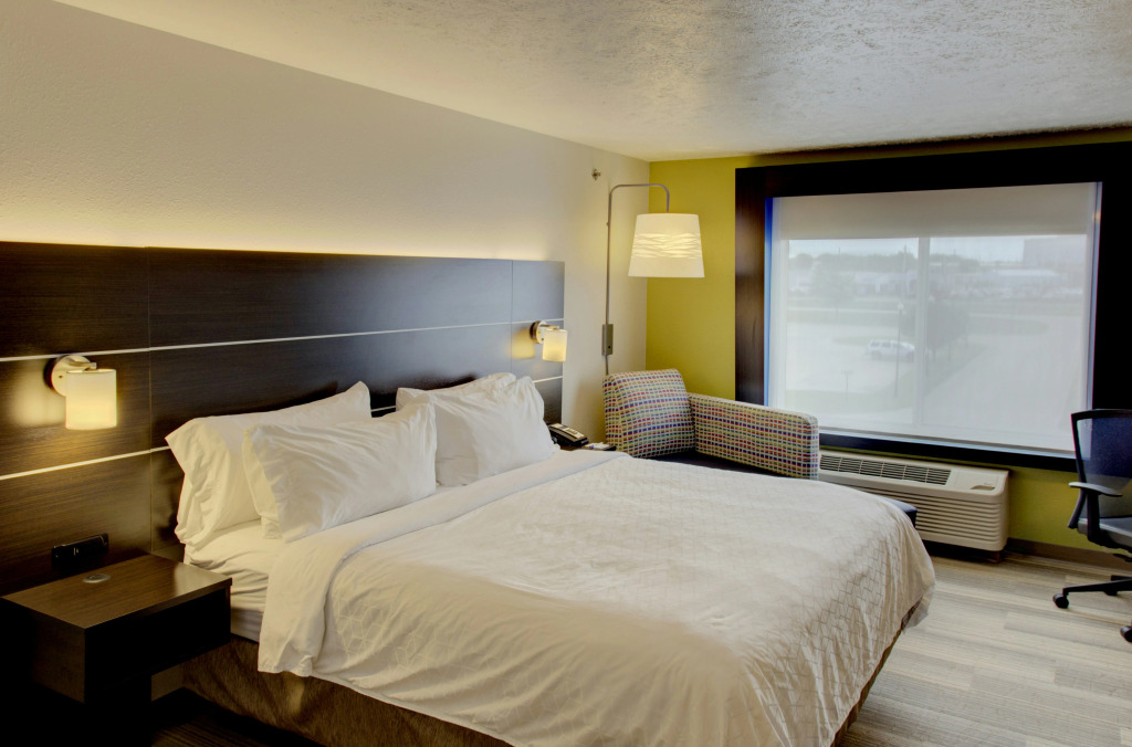 Holiday Inn Express & Suites Le Mars by IHG