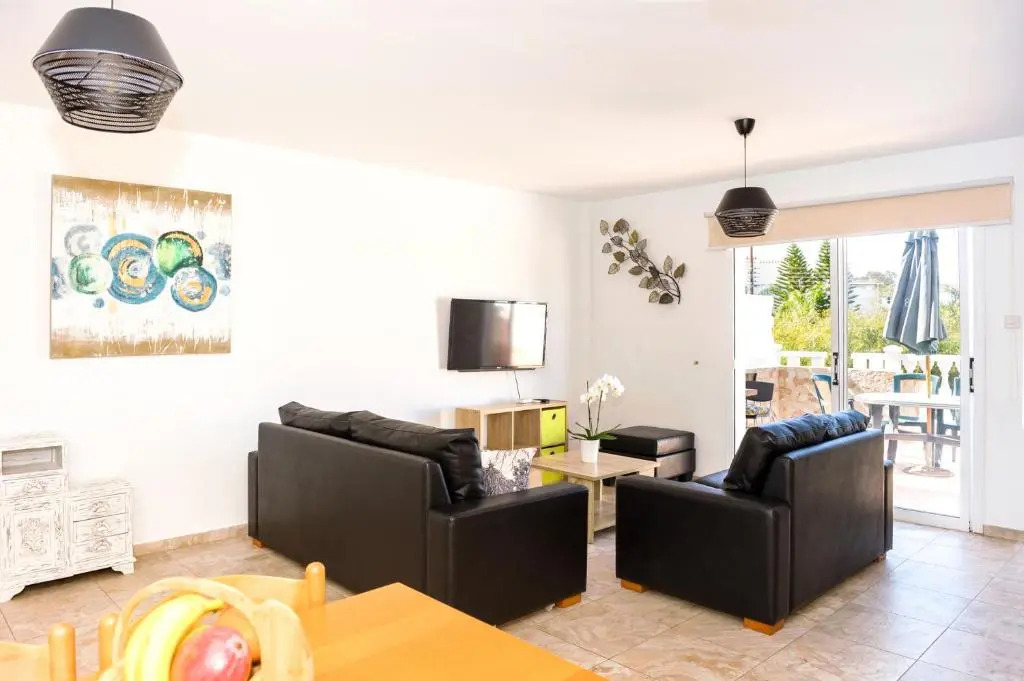 SOFIA APARTMENT 700m away from the beach