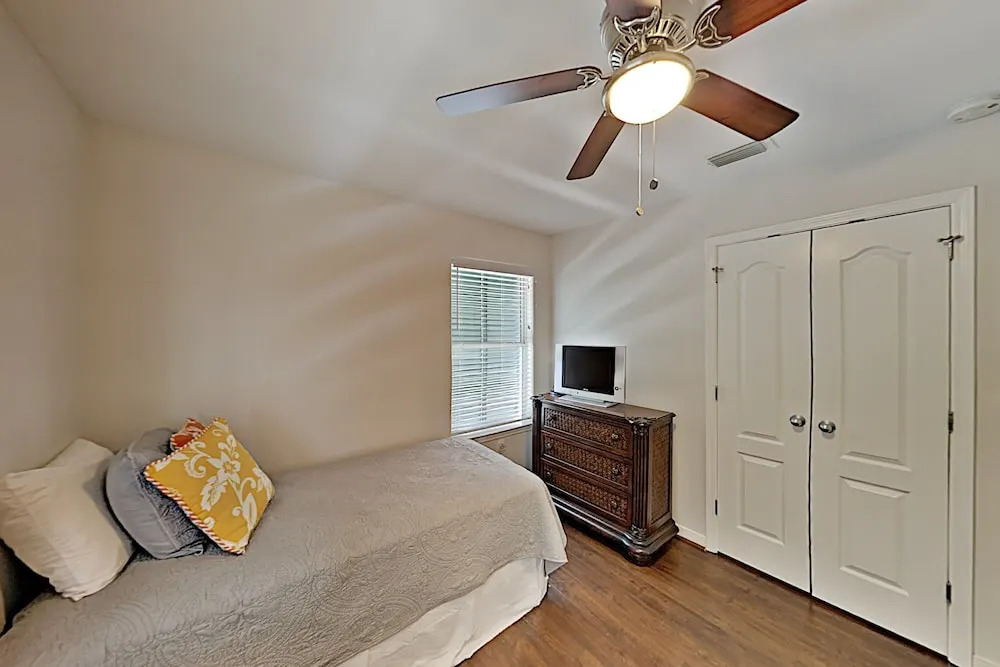 1387 W Lagoon Ave Home 3 Bedrooms 2 Bathrooms Home