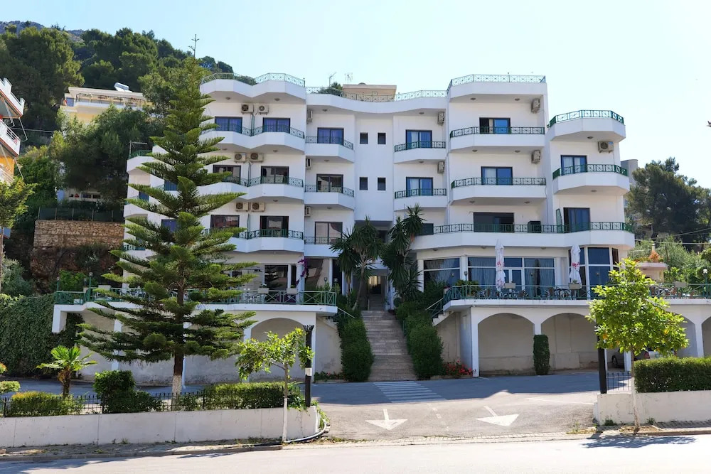 Privé City Hotel
