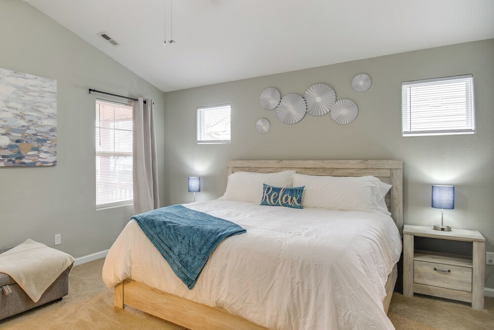 2 Blks to Beach! Family Home w/ Hot Tub in Norfolk