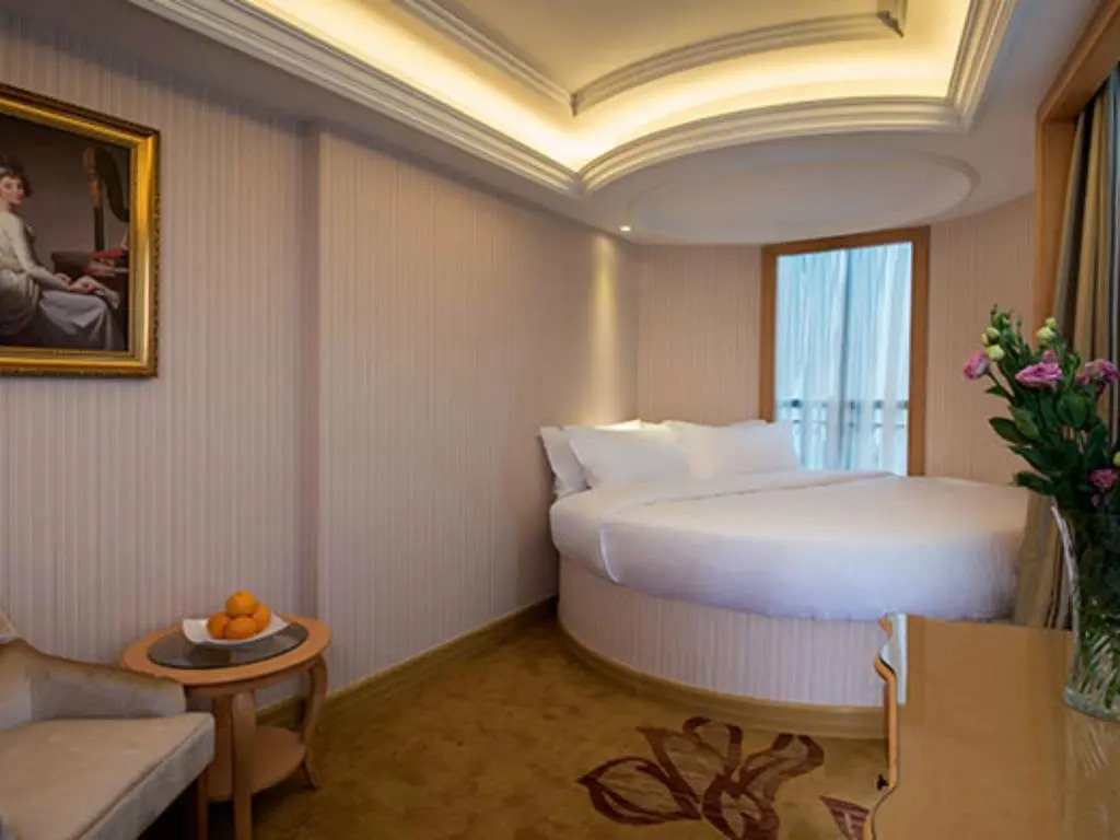 Vienna International Hotel Shenzhen Xiashuijing Metro Station