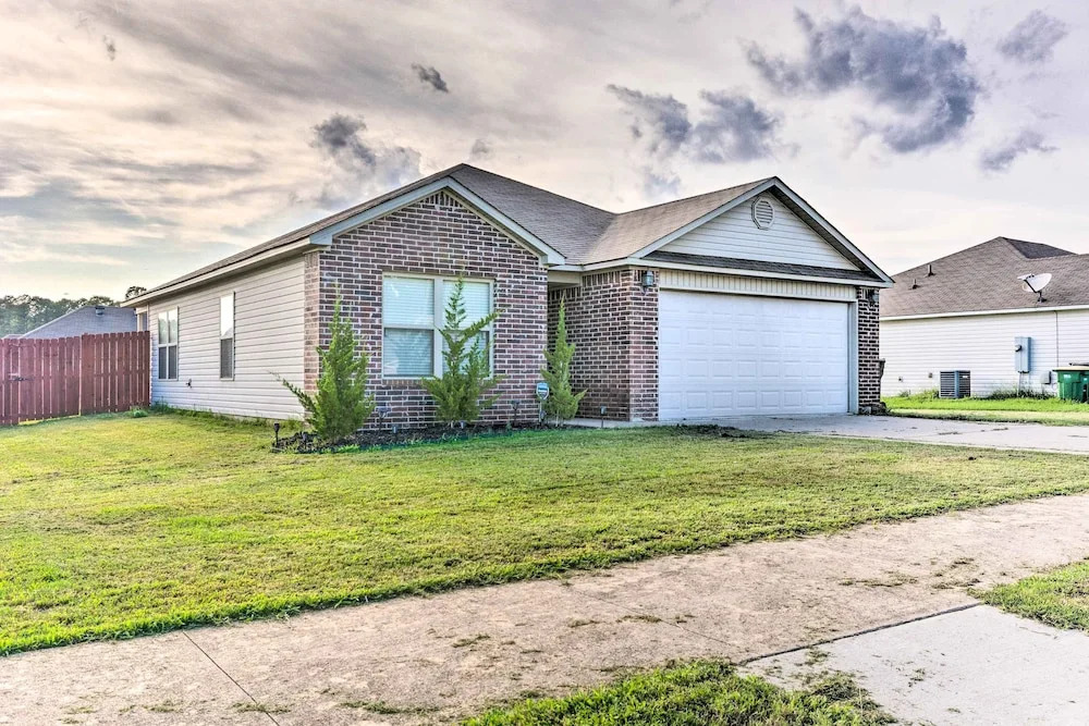 8 Mi to Downtown Little Rock: Home w/ Fenced Yard