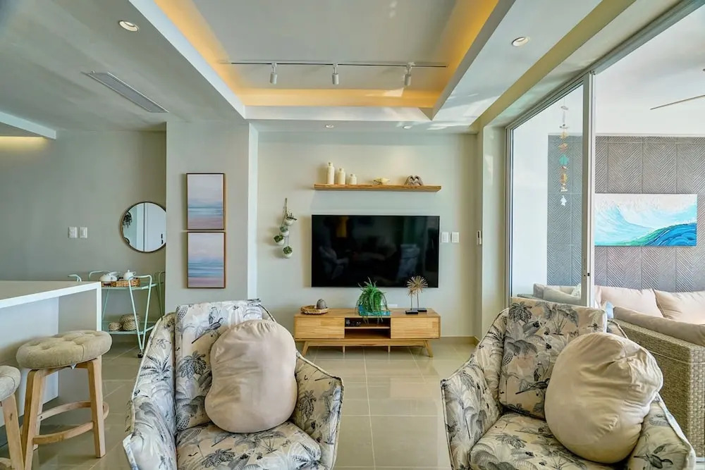Marbella LUX Essence Beachfront Pool 11thfloor