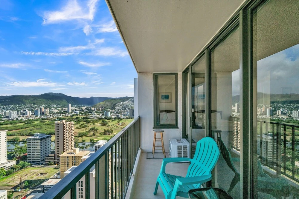 Deluxe 21st Floor Corner Condo with Diamond Head Views, FREE Parking & Wifi! by Koko Resort Vacation Rentals