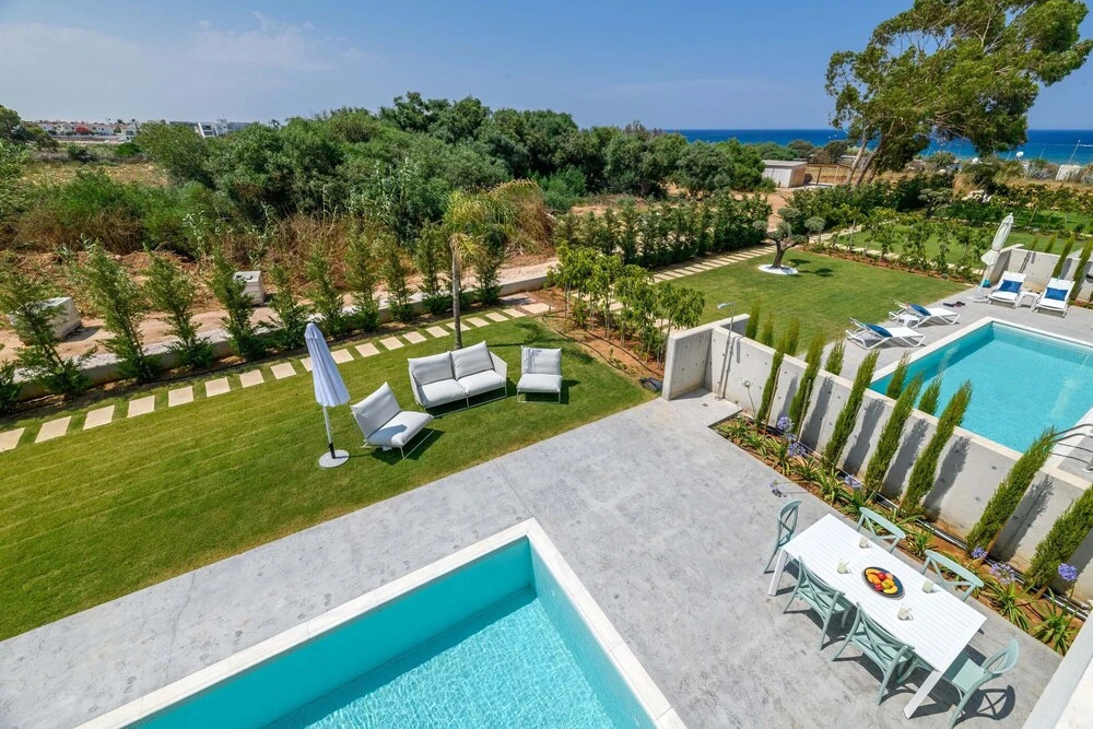 By The Beach - Blue Topaz Villa