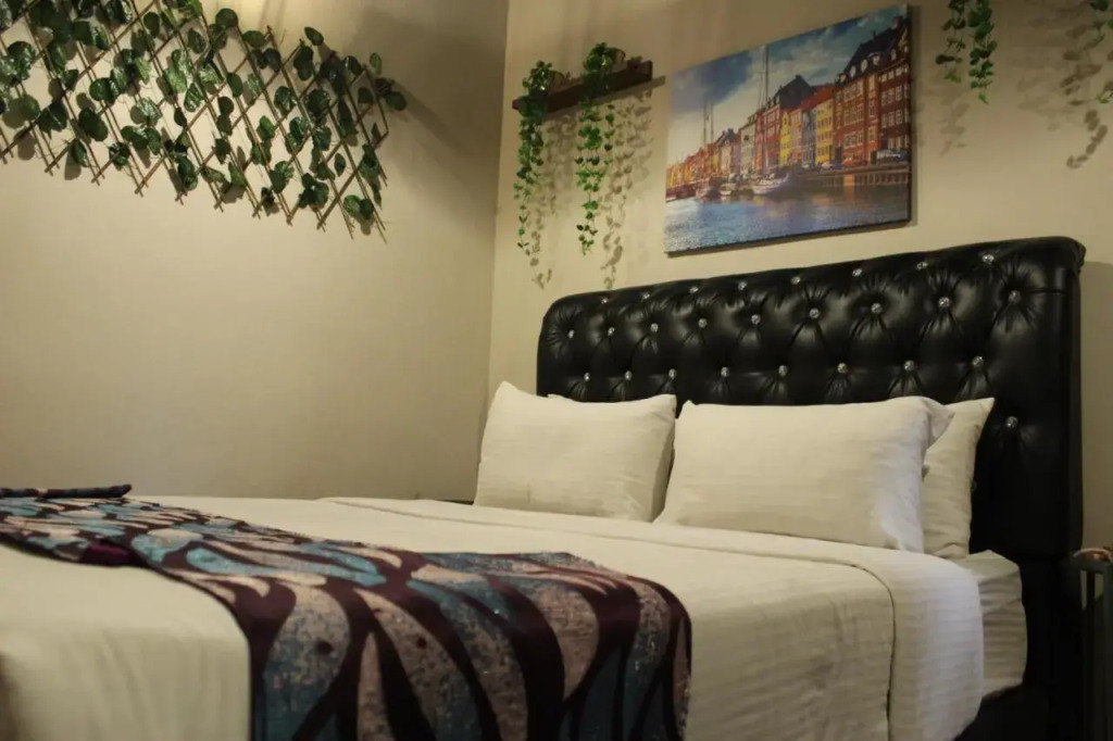 Ghazrins Garuda Hotel