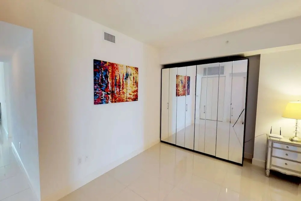 3000 Oasis Grand Blvd #803