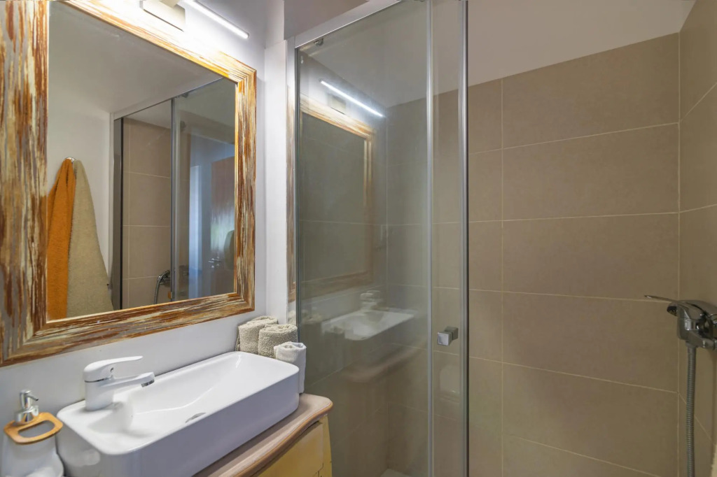 Faro Airport Flat 3 by Homing
